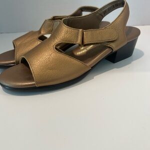 Sas Tripad Comfort Gold Bronze Metallic Leather Slingback Sandals Size 7.5